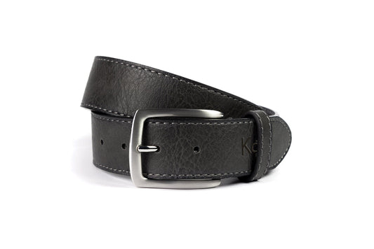 Men's Belt - Anthracite, a black leather belt with a silver buckle. Handcrafted with top quality leather, it exudes a sporty and preppy design. Adjustable and packaged in a rigid gift box, it's an ideal premium gift.