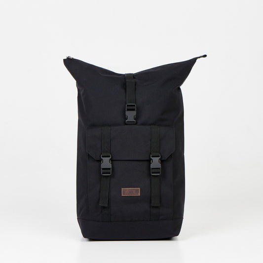 25L Waterproof Backpack - Black: A durable Cordura backpack with a 25-liter capacity. Waterproof design for protection in any weather. Padded laptop pocket and multiple interior pockets for organized storage. Versatile for work, outdoor adventures, or the gym. Handcrafted with European craftsmanship. Dimensions: 15 x 30 x 59 cm.