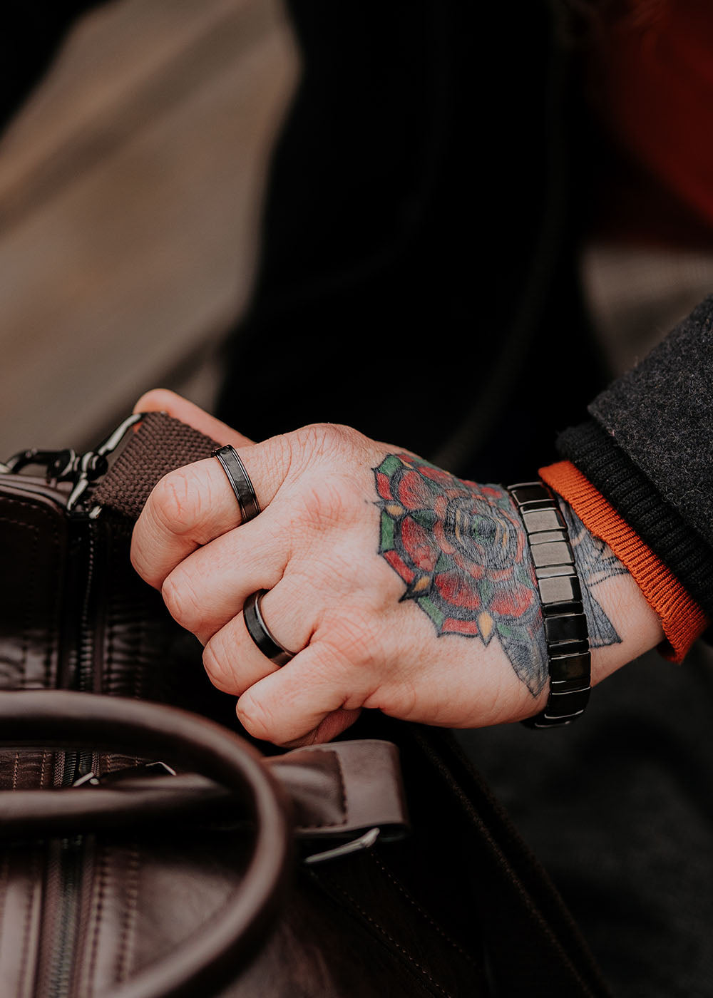 A close-up of the Bonard bracelet for Him, a black ceramic wrist piece with a stainless steel clasp. Elevate your style with this sleek and sophisticated men's accessory.