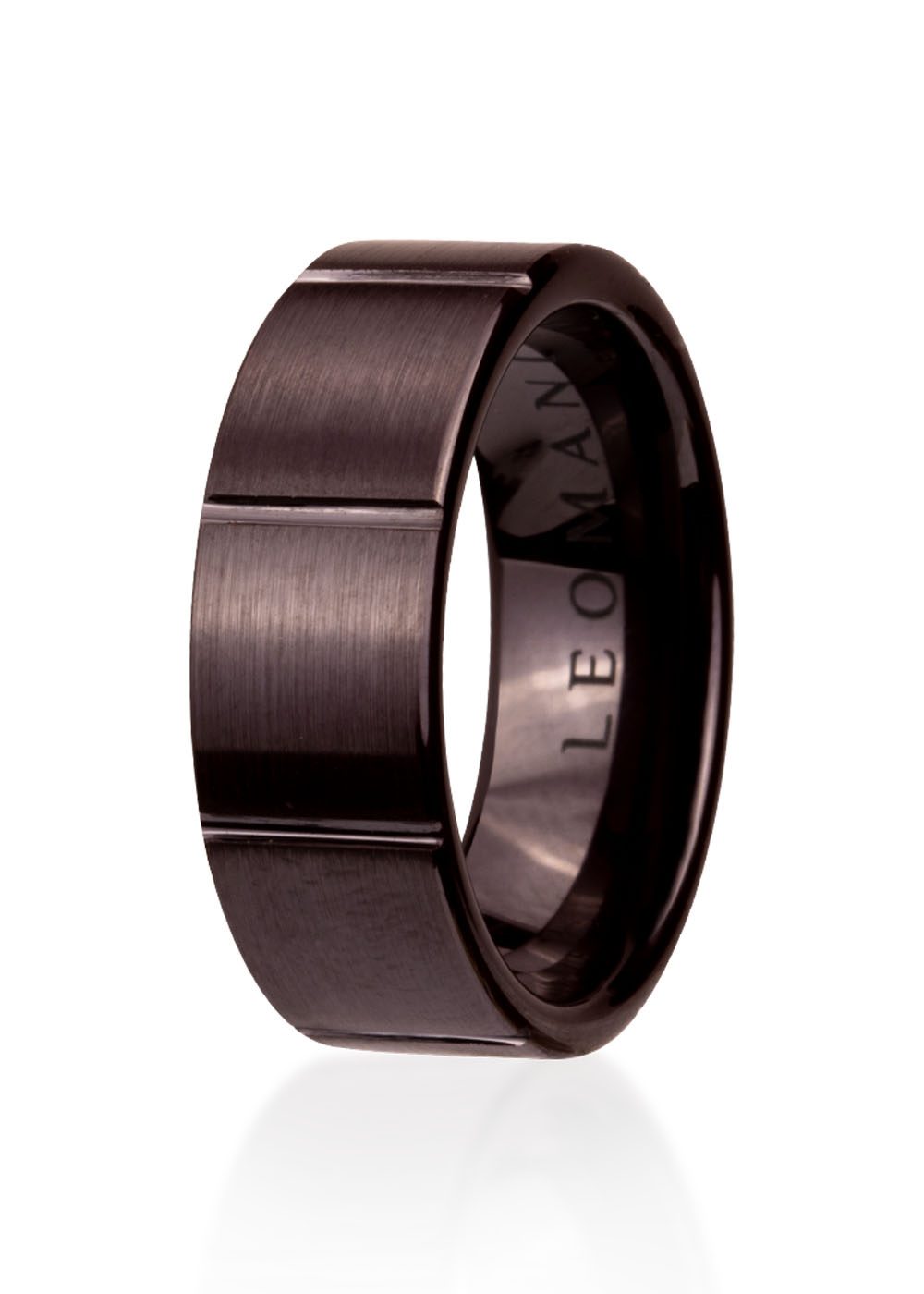 Men's ring Leu, a lightweight ceramic masterpiece. Contemporary elegance for the discerning gentleman. Perfect for everyday wear or a unique gift. 8mm wide, 7.93g.