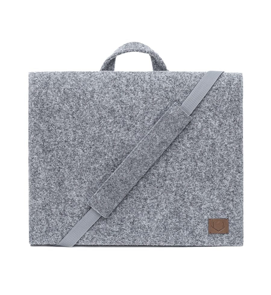 Briefcase for 15" laptop - Grey, a sleek and sustainable accessory for the modern professional. Adjustable strap, weatherproof, and lightweight.