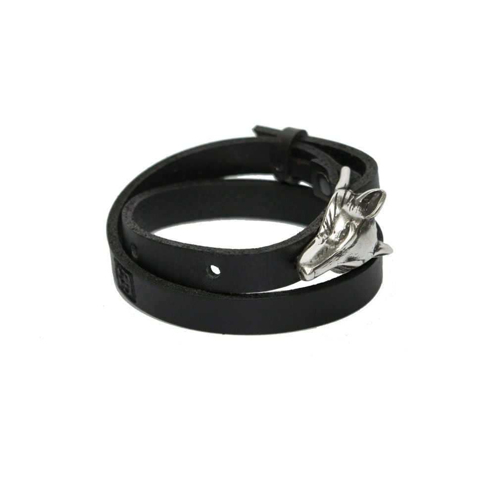 A silver-finished double wrap leather bracelet with a wolf buckle. Adjustable in three lengths: Small (13-16 cm), Medium (16-19 cm), and Large (19-23 cm). The bracelet features 5 snap options for customization.