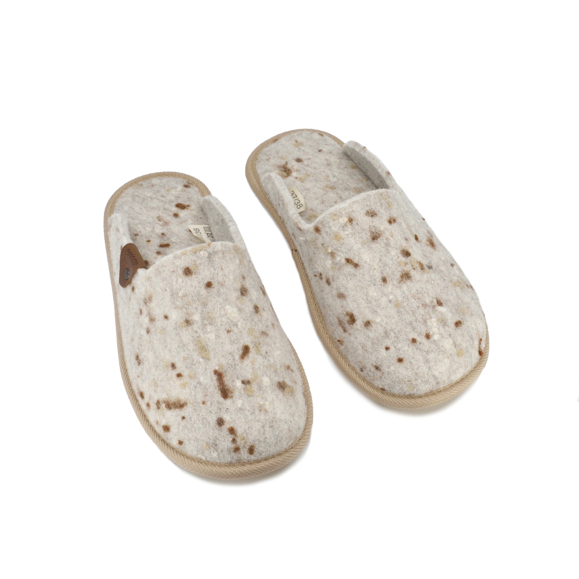 Natural felt slippers Pelsi - Beige with Dots